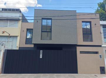 Casa de 4 ambientes, Morón · Casa Desarrollada en 2 Plantas | 3 Dorm., Cochera y Jardín