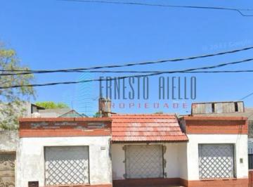 Casa · 68m² · 3 Ambientes · 1 Cochera · A. Casa en Venta a Reciclar - Inversores - Gran Oportunidad!