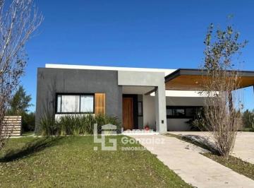 Casa · 160m² · 4 Ambientes · 2 Cocheras · Casa 4 Ambientes en Venta, Barrio El Naudir