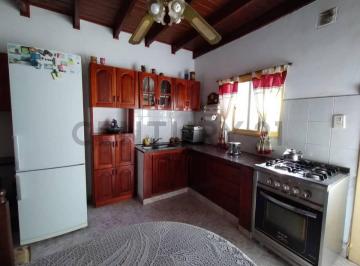 Casa · 64m² · 4 Ambientes · 1 Cochera · 77 Entre 1 Bis y 2 - Casa Dúplex en Venta