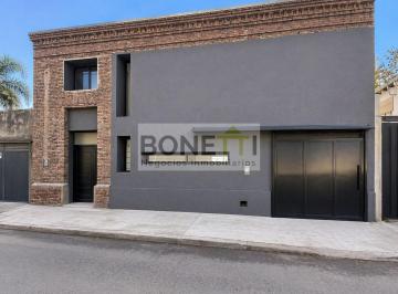 Casa · 156m² · 6 Ambientes · 1 Cochera · Casa en Mercedes