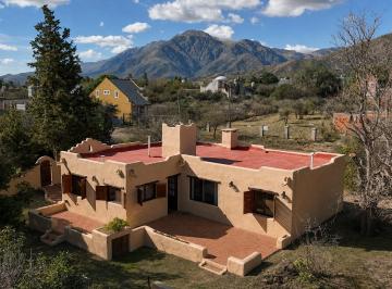 Casa · 102m² · 4 Ambientes · 1 Cochera · Un Refugio de Paz, Energía y Conexión con Las Sierras