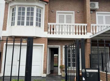 Casa de 6 ambientes, Córdoba · Alquiler de Casa con 3 Dorm., de 260 m² en Urca. Habitación en Suite.