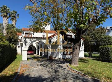 Casa · 315m² · 5 Ambientes · 4 Cocheras · Venta Casa en Aranjuez Country Club Apto Credito