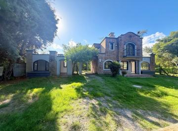 Casa · 760m² · 5 Ambientes · Casa con Consultorio/apto a 200 m del Mar en Pinar Sur