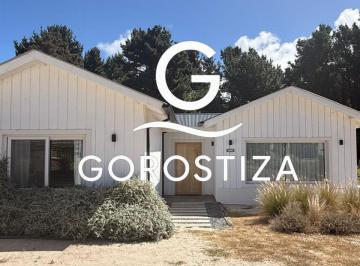 Casa · 146m² · 4 Ambientes · Casa en Venta - Costa Esmeralda