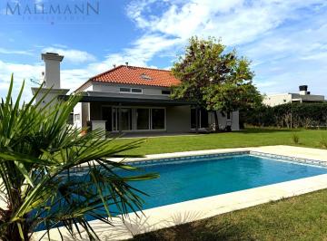 Casa · 131m² · 5 Ambientes · 2 Cocheras · Venta Casa 3 Dorm. con Pileta en La Diligencia, Pilará