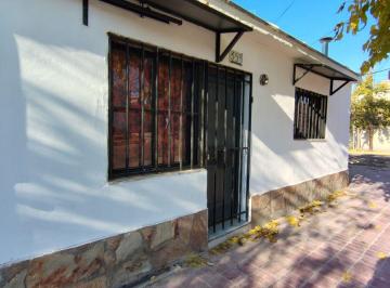 Casa de 4 ambientes, Godoy Cruz · Casa con Cochera en Alquiler en Villa Hipódromo