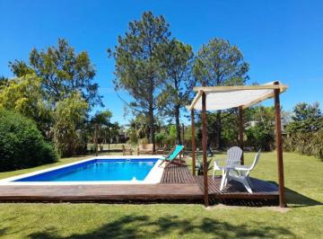 Casa · 80m² · 2 Ambientes · 1 Cochera · Casa en Venta en Solares del Carcarañá con Piscina