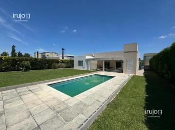 Casa · 130m² · 4 Ambientes · 3 Cocheras · Casa en Venta en Barrio La Horqueta de Echeverría - Canning