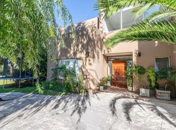 Casa · 313m² · 6 Ambientes · 3 Cocheras · Venta Casa Haras del Pilar La Pradera 6 Amb, 4 Dor, 3 Baños, Toilette, 2 Cocheras, Pileta. Excelente