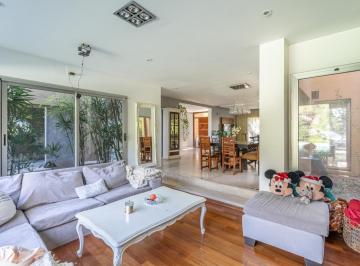 Casa · 313m² · 6 Ambientes · 3 Cocheras · Venta Casa Haras del Pilar La Pradera 6 Amb, 4 Dor, 3 Baños, Toilette, 2 Cocheras, Pileta. Excelente