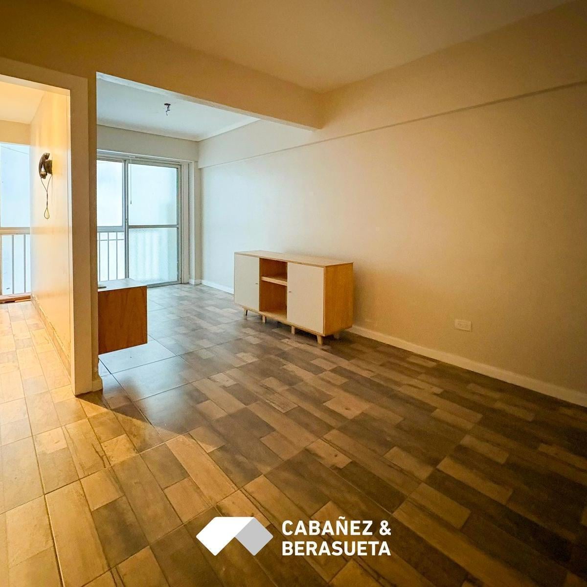 Departamento de 1 ambiente reciclado, ubicado en Brown 1900