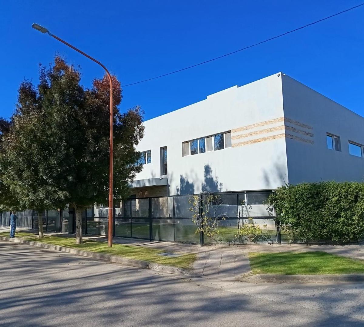 Venta Espectacular Casa Barrio Millenium Cipollett