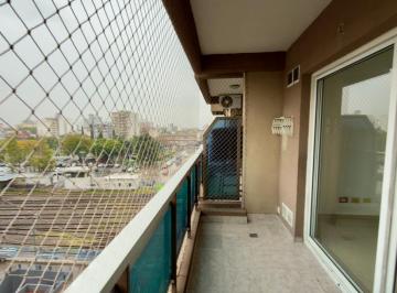 Departamento de 2 ambientes, Tres de Febrero · 2 Ambientes Al Frente con Balcón Excelente Ubicación en Caseros