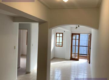 Departamento · 90m² · 3 Ambientes · Depto 2 Dorm en Venta - Salta 700