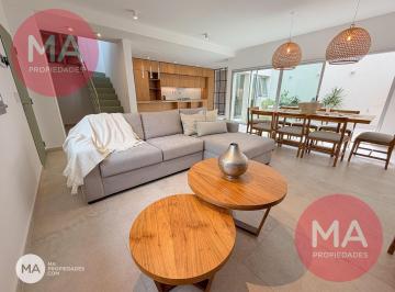Casa · 144m² · 4 Ambientes · Casa de Pasillo Único 3 Dorm. - Av Pellegrini 2700 - Ntra. Señora de Lourdes Rosario | Venta