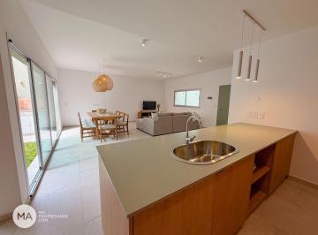 Casa · 144m² · 4 Ambientes · Casa de Pasillo Único 3 Dorm. - Av Pellegrini 2700 - Ntra. Señora de Lourdes Rosario | Venta