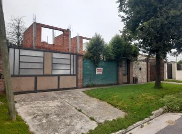 Casa · 200m² · 4 Dormitorios · 2 Cocheras · Casa a Terminar en Punta Mogotes
