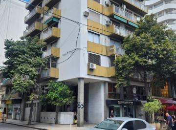 Departamento · 61m² · 3 Ambientes · Cordoba Al 1800 Venta Departamento 2 Dorm. en Rosario