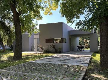 Casa · 137m² · 5 Ambientes · 5 Cocheras · Casa en San Patricio