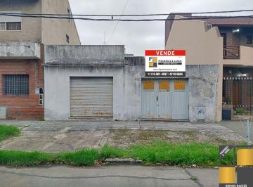 Casa de 3 ambientes, Lanús · Lote de Terreno a m de Av Riovadavia!
