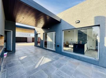 Casa · 110m² · 3 Ambientes · 3 Cocheras · Casa en Venta en Don Mateo