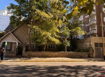Casa de 7 ambientes, Mar del Plata · Chalet en Esquina en Plaza Mitre – Ideal Desarrollo – 935 m² Potencial