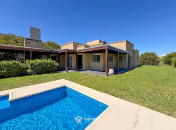 Casa · 150m² · 6 Ambientes · 2 Cocheras · Venta | Permuta - Casa de 3 Dorm., Jardín y Piscina - Puerto Roldán - Apto Crédito.