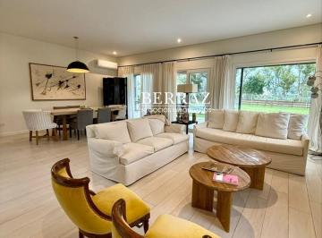 Casa · 216m² · 4 Ambientes · 1 Cochera · Casa Venta 3 Dorm. Las Casuarinas de Pilar Lote de 840 m² Pilar Zona