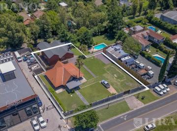 Edificio · 510m² · 10 Ambientes · 10 Cocheras · Alquiler Comercial. Importante Frente Sobre Colectora Panamericana. Km 38,5. Pilar.