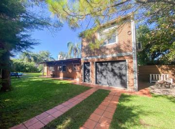 Casa · 146m² · 3 Ambientes · 1 Cochera · Casa en Venta de 1 Dormitorio con Pileta en Roldán
