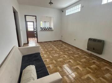 Casa de 3 ambientes, La Plata · Alquiler Casa 2 Dorm.