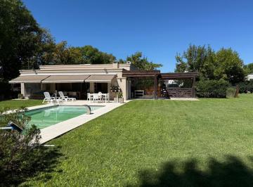 Casa · 198m² · Casa en Venta 4 Ambientes en Pilar del Esste