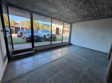 Local comercial · 137m² · 1 Ambiente · Local con Dos Cocheras Frontales