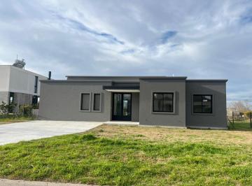 Casa · 180m² · 5 Ambientes · 4 Cocheras · Casa en Venta 1 Planta a La Laguna 3 Dorm. Pileta San Matias