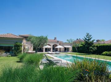 Casa · 502m² · 3 Dormitorios · 1 Cochera · Casa en Venta en Martindale C. C. con Gran Suite Principal - Pte Perón 2375