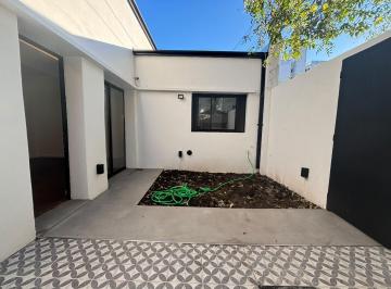 PH · 106m² · 4 Ambientes · Venta de PH 2 Dorm. y Escritorio en Pozo en La Plata.
