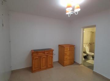 Local comercial · 19m² · 2 Ambientes · Local U Oficinas con Vidriera a La Calle