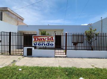 Casa de 3 ambientes, La Matanza · Amplia Casa 3 Amb. C/ Fondo Libre