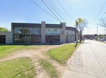 Local comercial · 211m² · 1 Cochera · Local Comercial de Grandes Dimensiones Mendoza y Chaparro Fisherton