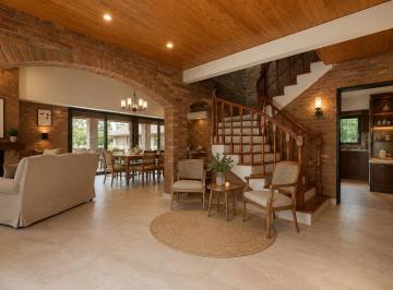 Casa · 171m² · 6 Ambientes · 3 Cocheras · Casa Quinta en Mapuche