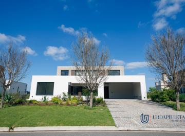Casa · 300m² · 7 Ambientes · 2 Cocheras · Casa en Venta a Estrenar con Vista Al Golf en La Calesa - Pilará - Pilar