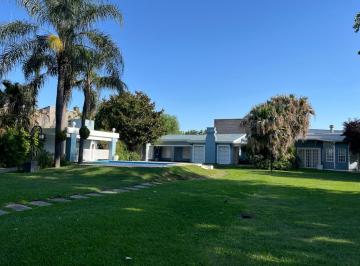 Casa de 3 ambientes, Rosario · Fisherton - Chalet 3 Dorm. 2000 m² - Living 45 m² con Chimenea + Quincho