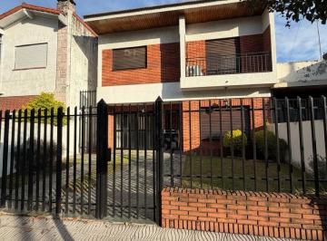 Casa · 200m² · 4 Ambientes · Casa en Ramos Mejia