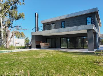 Casa · 267m² · 5 Ambientes · 2 Cocheras · Casa en Venta en Azzurra