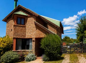 Departamento de 7 ambientes, Esquel · Casa con 4 Dorm. en Venta en Esquel