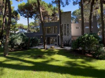 Casa · 240m² · 6 Ambientes · 1 Cochera · Casa en Pinamar