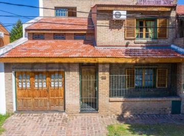 Casa · 160m² · 4 Ambientes · 1 Cochera · Casas en Venta en Tolosa
