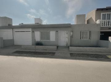 Casa · 75m² · 3 Ambientes · 1 Cochera · Dúplex en Venta de 2 Dorm. en Planta Baja con Escritura - Barrio Nuevo Urca